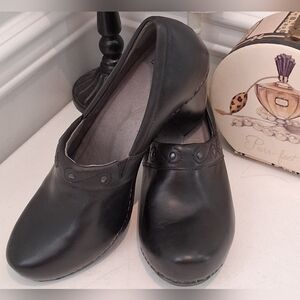 Dansko Black Leather Slip On Closed Toe Boots Booties Sz 12/42 Pre-Owned